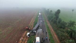 Polícia bloqueia rodovia para perícia em local de acidente com morte Polícia bloqueia rodovia para perícia em local de acidente com morte