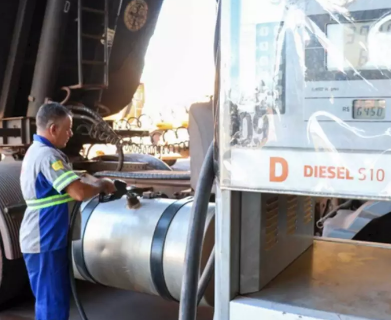 Regulamentado, novo subs&iacute;dio eleva benef&iacute;cio do diesel para R$ 2,12 por litro