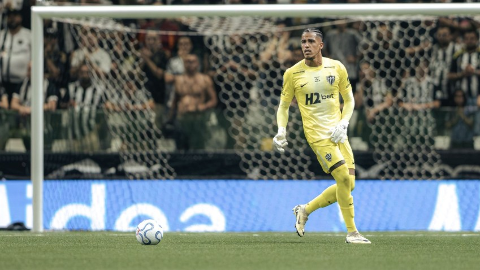 Delfim pega tr&ecirc;s p&ecirc;naltis e leva Atl&eacute;tico-MG &agrave; semifinal da Sul-Americana
