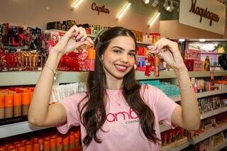 Gloss agora fica à mostra e virou parte do look da meninada Gloss agora fica à mostra e virou parte do look da meninada