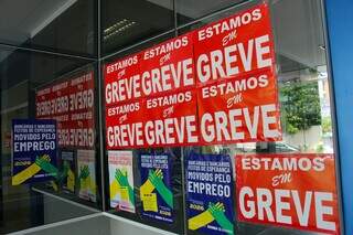 Greve deixa sem saída quem depende de atendimento presencial na Caixa Greve deixa sem saída quem depende de atendimento presencial na Caixa
