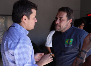 Encontro improv&aacute;vel revela afinidade entre petista e crist&atilde;o