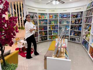 Para tirar filho das telas, mãe faz livraria infantil dentro de boutique Para tirar filho das telas, mãe faz livraria infantil dentro de boutique