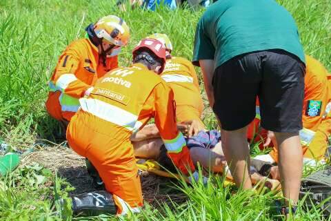 Ciclista fica em estado grav&iacute;ssimo ap&oacute;s ser atingido por Hilux na BR-163