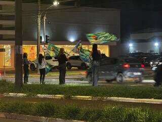 Uma bandeira por quadra e sem carreata no Centro: campanha ganha novas regras