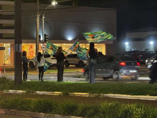 Uma bandeira por quadra e sem carreata no Centro: campanha ganha novas regras