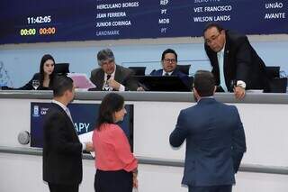 Vereadores aprovam suspensão de desconto do ligados ao Banco Master da folha Vereadores aprovam suspensão de desconto do ligados ao Banco Master da folha
