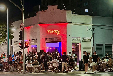 Bar na 14 com drinks inspirados em vil&atilde;s fecha ap&oacute;s dois anos