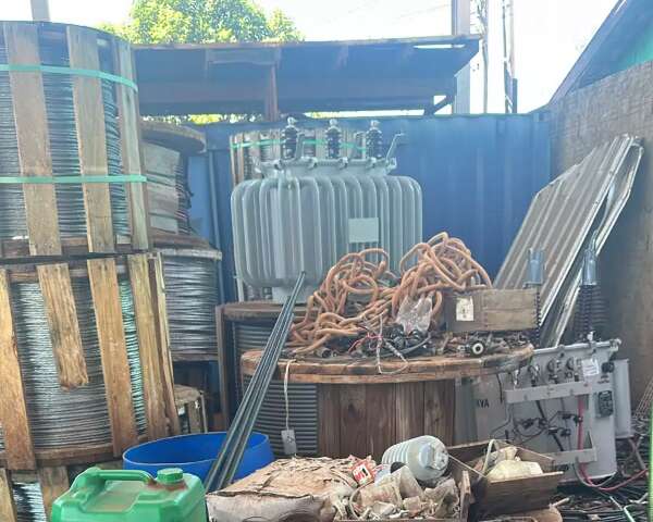 Materiais de energia avaliados em R$ 2,5 milh&otilde;es s&atilde;o recuperados em galp&atilde;o