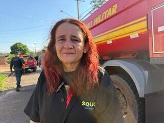 Casa é destruída por incêndio e moradora suspeita de ex-companheiro Casa é destruída por incêndio e moradora suspeita de ex-companheiro