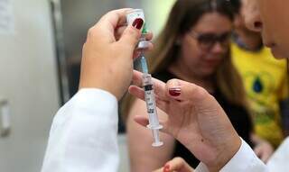 Vacinação esbarra em horário de trabalho e distância dos postos em MS Vacinação esbarra em horário de trabalho e distância dos postos em MS