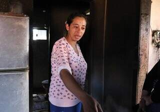 Incêndio destrói brinquedos, móveis e até cesta básica que família havia ganhado Incêndio destrói brinquedos, móveis e até cesta básica que família havia ganhado