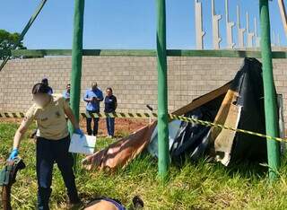 Trabalhador cai de 6 metros enquanto instalava painel e morre no Tiradentes Trabalhador cai de 6 metros enquanto instalava painel e morre no Tiradentes