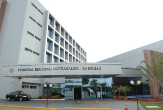 Empresa põe detetive no encalço de cozinheira e perde ação na Justiça Empresa põe detetive no encalço de cozinheira e perde ação na Justiça