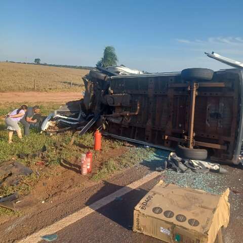 Acidente com van da sa&uacute;de deixa 3 mortos e 5 feridos na BR-163