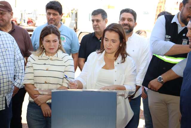 Prefeitura prev&ecirc; tapar at&eacute; 3 mil buracos por dia com refor&ccedil;o de equipes