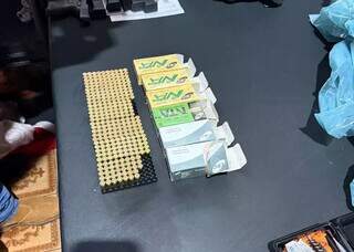 Conveniências da Capital escondiam armas, munições e cigarros Conveniências da Capital escondiam armas, munições e cigarros