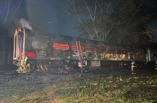 Inc&ecirc;ndio atinge 2 vag&otilde;es hist&oacute;ricos do Trem do Pantanal em Aquidauana