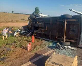 Motorista morre ao atingir traseira de carreta em rodovia de Três Lagoas Motorista morre ao atingir traseira de carreta em rodovia de Três Lagoas