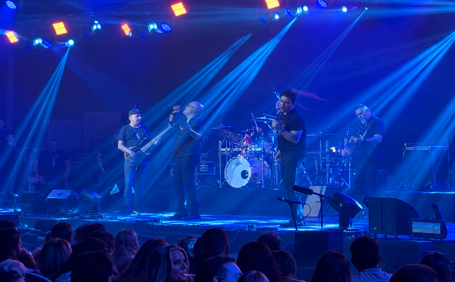 Rick &amp; Renner e Gian &amp; Giovani embalam noite sertaneja na Capital