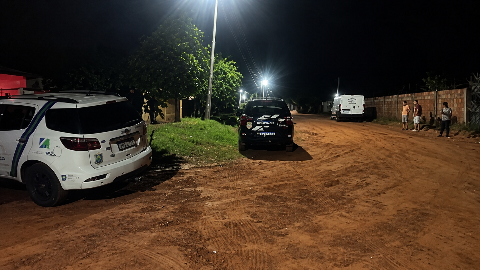 Duas mulheres e um homem s&atilde;o executados a tiros na cabe&ccedil;a dentro de casa