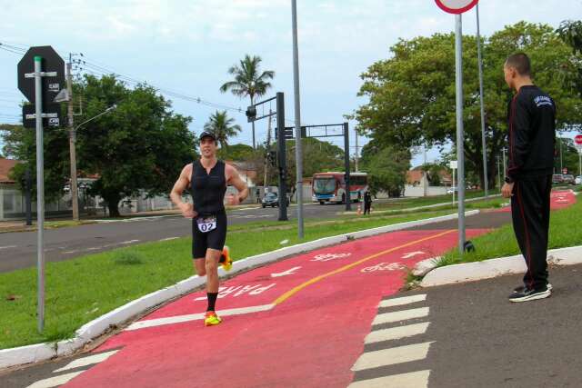 Circuito de Triathlon re&uacute;ne atletas e altera tr&acirc;nsito na &aacute;rea do C&iacute;rculo Militar