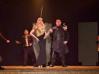 Com travestis no topo, teatro lota mostrando o poder do ballroom Com travestis no topo, teatro lota mostrando o poder do ballroom