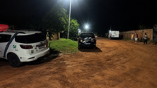 Duas mulheres e um homem são executados a tiros na cabeça dentro de casa Duas mulheres e um homem são executados a tiros na cabeça dentro de casa
