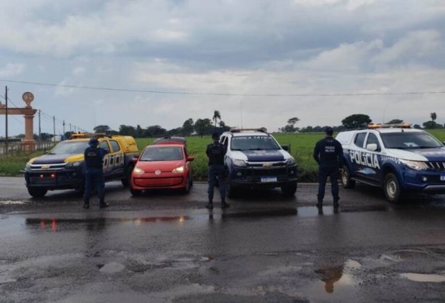 Meia tonelada de drogas avaliada em R$ 1,1 milh&atilde;o &eacute; encontrada em carro