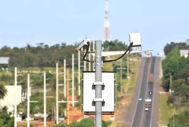 Suspensos testes para flagrar motorista que freia em cima de radar