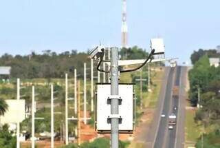 Suspensos testes para flagrar motorista que freia em cima de radar Suspensos testes para flagrar motorista que freia em cima de radar