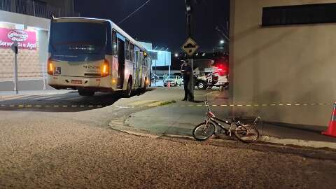 Crian&ccedil;a atropelada por &ocirc;nibus morre na Santa Casa