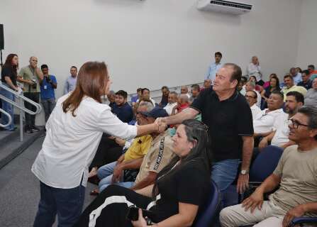 Prefeita diz que teve de escolher entre sal&aacute;rio e tapa-buraco