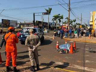 Bicicleta elétrica fica retorcida ao ser atingida por caminhão e mulher morre Bicicleta elétrica fica retorcida ao ser atingida por caminhão e mulher morre
