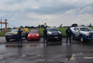 Meia tonelada de drogas avaliada em R$ 1,1 milh&atilde;o &eacute; encontrada em carro