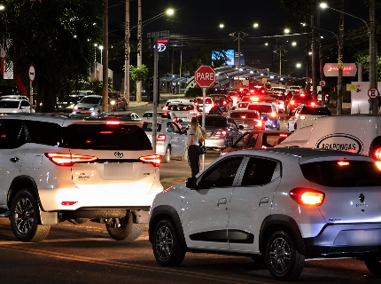 N&atilde;o dar seta &eacute; o que mais irrita leitores no tr&acirc;nsito, aponta enquete