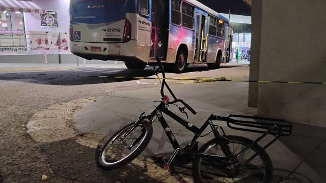 Crian&ccedil;a &eacute; socorrida inconsciente ap&oacute;s ser atropelada por &ocirc;nibus