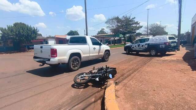 Motociclista morre em hospital ap&oacute;s acidente com caminhonete