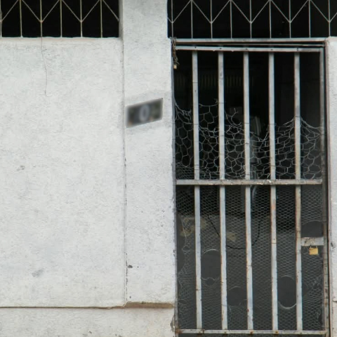 &ldquo;It&aacute;lia&rdquo;: PM descobre senha para entrar em boca de fumo e prende 2 em flagrante