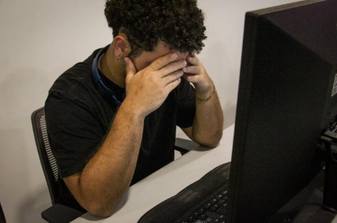 Empresas j&aacute; podem ser multadas por falhas no cuidado com sa&uacute;de mental
