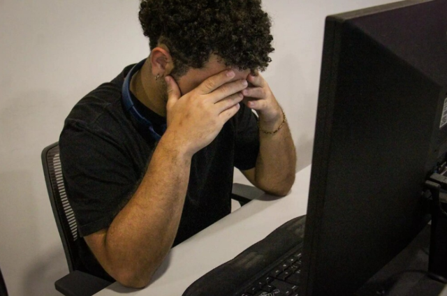 Empresas j&aacute; podem ser multadas por falhas no cuidado com sa&uacute;de mental