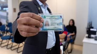 Justiça de MS manda emitir RG a jovem que usou nome de outro para trabalhar Justiça de MS manda emitir RG a jovem que usou nome de outro para trabalhar