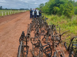 Matagal em Anhandu&iacute; escondia mais de 120 quadros de motocicletas