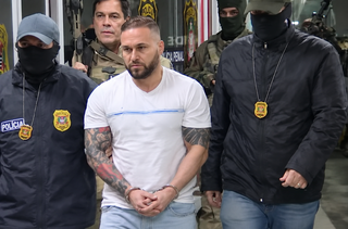 Após passagem pela fronteira, caçada de 6 anos a André do Rap atravessa Bolívia Após passagem pela fronteira, caçada de 6 anos a André do Rap atravessa Bolívia