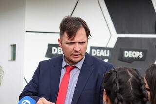 Gaeco prende mãe, irmãs e esposa de comprador de droga furtada por policiais Gaeco prende mãe, irmãs e esposa de comprador de droga furtada por policiais