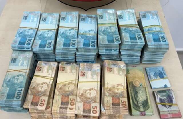 Funcion&aacute;ria de universidade de candidato &eacute; presa com R$ 800 mil na fronteira