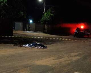Polícia pede ajuda para localizar dupla suspeita de matar homem a pauladas Polícia pede ajuda para localizar dupla suspeita de matar homem a pauladas