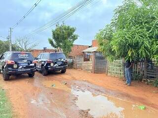 Polícia pede ajuda para localizar dupla suspeita de matar homem a pauladas Polícia pede ajuda para localizar dupla suspeita de matar homem a pauladas