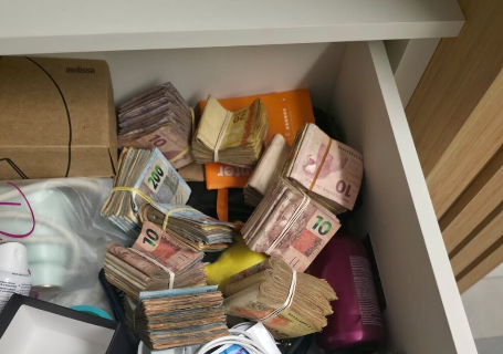 Gaeco prende m&atilde;e, irm&atilde;s e esposa de comprador de droga furtada por policiais 