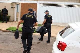 Opera&ccedil;&atilde;o tem 26 ordens de pris&otilde;es e Gaeco busca policiais que revendiam coca&iacute;na 